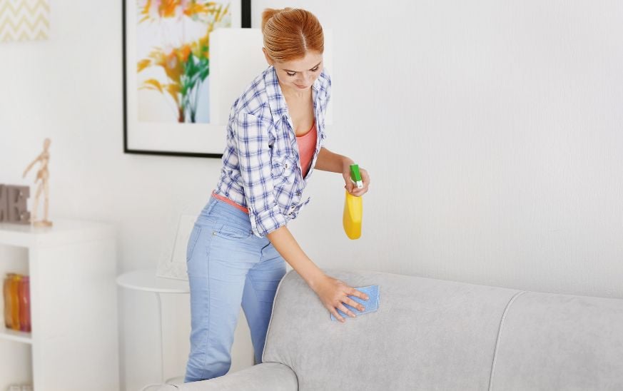 técnicas para limpiar el sofá de tu salón
