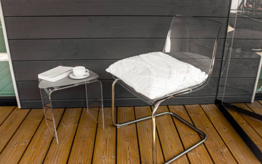El auge de los muebles transparentes en la historia del diseño