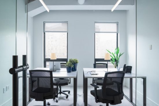 Ventajas de los escritorios plegables en oficinas con espacio limitado