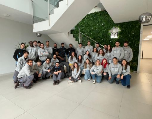Equipo Miroytengo En las Escaleras
